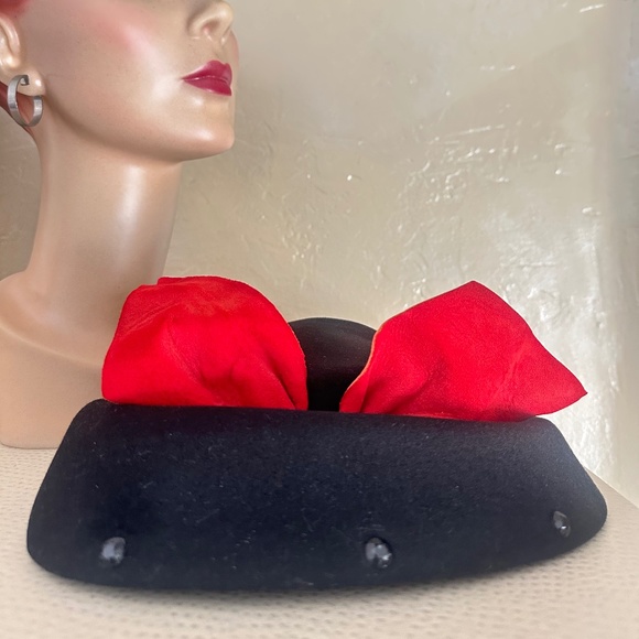 MODISH 1940S\' BLACK FELT HAT WITH LARGE RED SUEDE BOW + BLACK BEADS main image 10